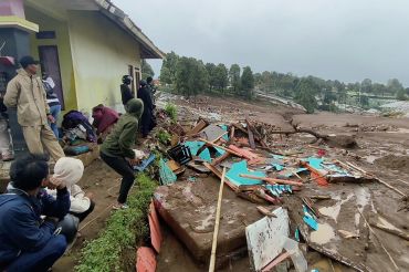 Puncak musim hujan, BMKG imbau waspada longsor susulan di Cisarua