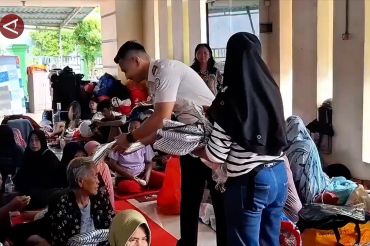 Kementerian Imipas salurkan bantuan bagi korban banjir di Periuk
