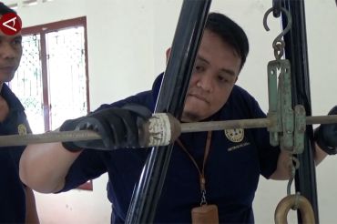 Lindungi konsumen, Disperindag Sleman tera ulang timbangan