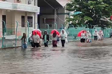 Banjir rob terjang kawasan industri di Tanjung Emas Semarang
