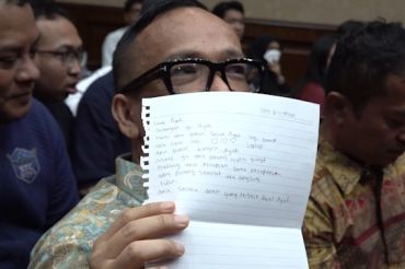 Jalani sidang perdana, Noel bawa surat penyemangat dari sang anak