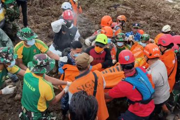 SAR temukan 2 kantong jenazah di hari kelima pencarian korban longsor