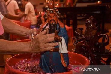 Tradisi penyucian diri menyambut Tahun Baru Imlek 2577