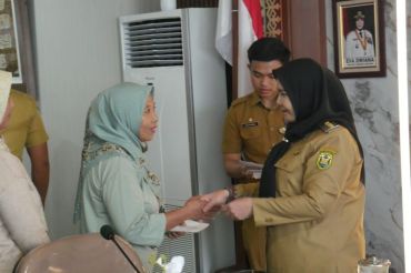 Bunda Eva salurkan santunan Rp283 juta ke korban bencana