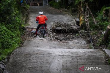 Sejumlah rumah dan jalan rusak karena bencana tanah bergerak di Semarang