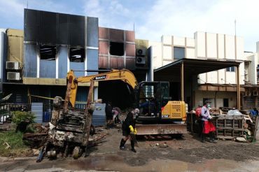 Ministry probes pesticide warehouse fire polluting Cisadane River