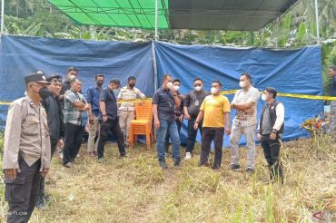 Polisi bongkar makam Kepala Desa Kelau untuk autopsi penyebab kematian