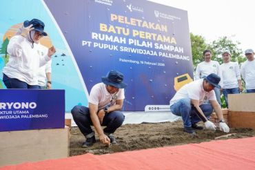 Pusri bangun rumah pilah sampah dan gelar aksi bersih serentak