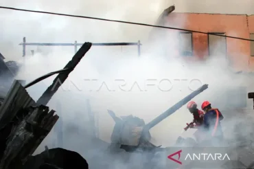 Delapan rumah di Jalan Sangir Makassar terbakar