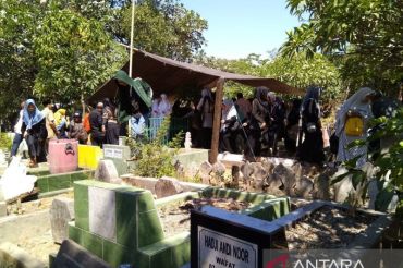 Tradisi ziarah kubur jelang Ramadan beri dampak positif penjual bunga