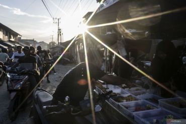 Bangkit Sumatera: Warga Aceh Tamiang buka pasar takjil Ramadhan