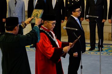 Adies Kadir resmi jabat hakim MK