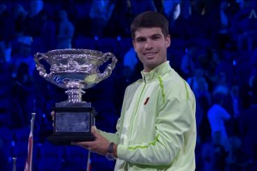 Alcaraz cetak sejarah usai taklukkan Djokovic di Australian Open 2026