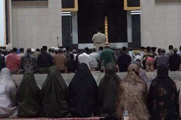 Ratusan santri di Aceh Tamiang jalani tarawih perdana