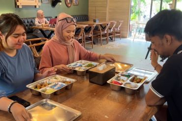 Kedai di Lumajang bikin &ldquo;MBG&rdquo;, Menu Berbagi untuk Guru