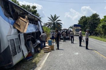 Empat penumpang bus tewas dalam kecelakaan di Jalintim Pelalawan