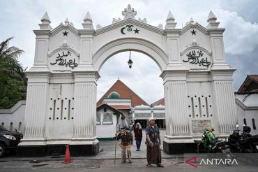 Melihat cagar budaya Masjid Luar Batang Jakarta