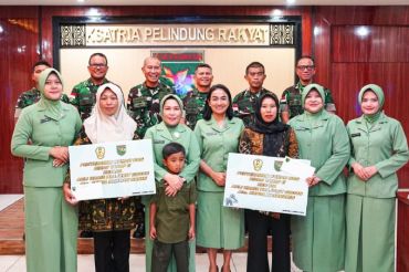 Tiga ahli waris prajurit Kodam XVII/Cenderawasih dapat santunan rumah dari Kasad