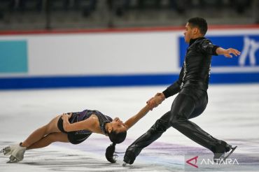 Melihat liukan peseluncur indah dunia dalam ISU Figure Skating Junior World Championships