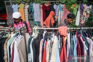 Berburu baju Lebaran gratis di Solo