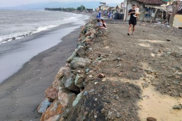 Riprap dan masa depan  pesisir Ampenan