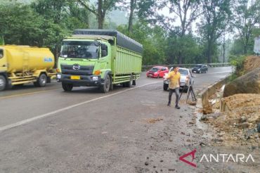 Sumbar batasi kendaraan sumbu tiga untuk kelancaran arus mudik Lebaran