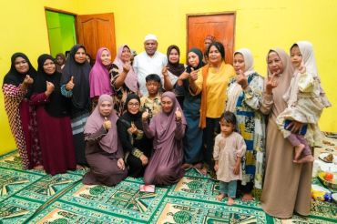 Gubernur Papua serahkan 400 sak beras bagi korban kebakaran Dok V Jayapura