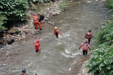 Balita 2,5 tahun hilang di Sungai Sembalun Lawang, Tim SAR terus mencari