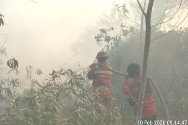 Tim gabungan masih padamkan karhutla pada empat lokasi di Riau, tiga di Inhil
