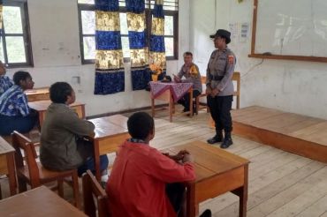 Polres Lanny Jaya ajak pelajar SMPN 4 Yogobak jauhi kenakalan remaja