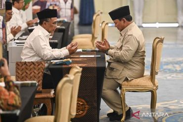 Presiden Prabowo dan Wapres Gibran serahkan zakat melalui Baznas