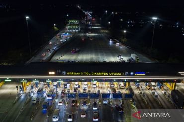 Arus kendaraan mudik di GT Cikampek Utama ramai lancar
