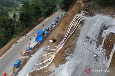 Antisipasi tebing rawan longsor di Malalak Sumatera Barat