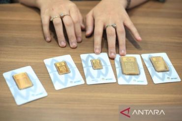 Harga emas Antam anjlok hari ini