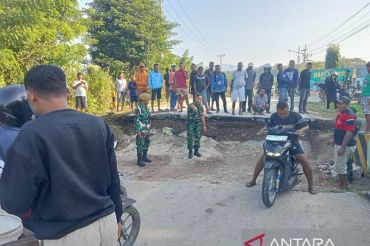 Pertamina mengalihkan suplai BBM dari Atapupu ke TTS imbas jembatan Oelmasi7 ambruk