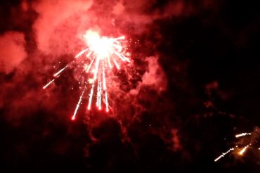 Gemerlap kembang api dan takbir warnai malam Lebaran di Huntara Agusen