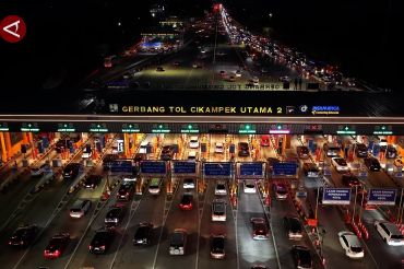 5.900 Kendaraan per jam melintas di GT Cikampek Utama