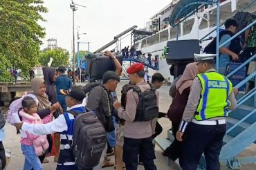 Kepadatan penumpang di Pelabuhan Sampit mulai meningkat