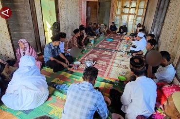 Menjaga tradisi di tengah keterbatasan