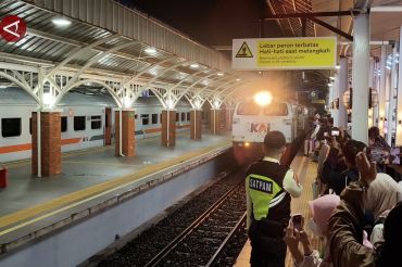 Puncak mudik Lebaran, ribuan penumpang padati Stasiun Kiaracondong
