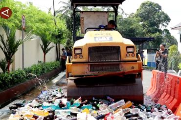 Polres Temanggung musnahkan 1.847 botol miras jelang Lebaran