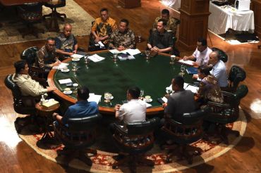 Ratas di Hambalang,&nbsp;Prabowo bahas dinamika global hingga arus mudik