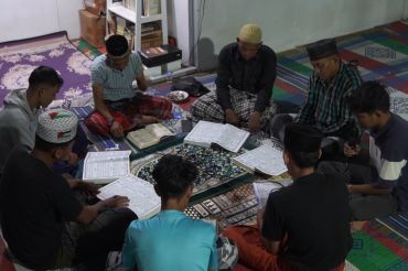Penyintas bencana Aceh Timur tutup Ramadhan dengan khatam Al Quran