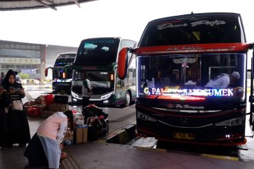 Pemudik mulai padati terminal Pulo Gebang