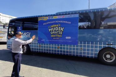 Wagub Jabar kibarkan bendera, lepas keberangkatan peserta mudik gratis