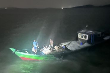 KRI Alamang-644 gagalkan upaya pencurian batu granit di Karimun