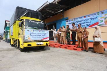 Bulog Riau-Kepri salurkan 11.000 ton beras dan dua juta liter minyak goreng untuk 597.998 penerima