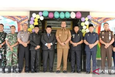 Bupati Inhu resmikan gedung sementara DPRD