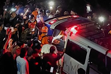 Tim SAR evakuasi korban tenggelam di Air Terjun Tibu Ijo