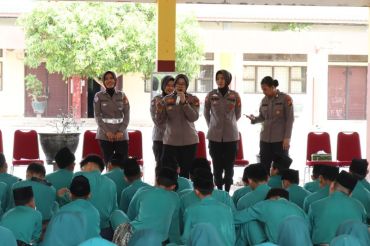 Usai insiden siswa SMP Islamic Center Siak tewas akibat ledakan senapan rakitan, Polisi berikan penyembuhan trauma